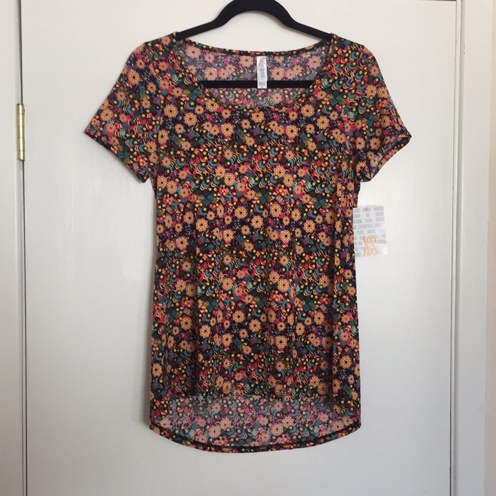 XS LuLaRoe Classic Tee H02 22